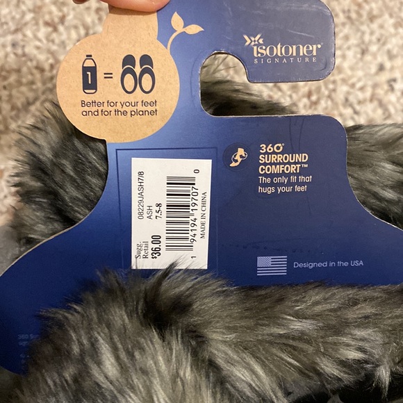 NWT isotoner slippers - Picture 3 of 6